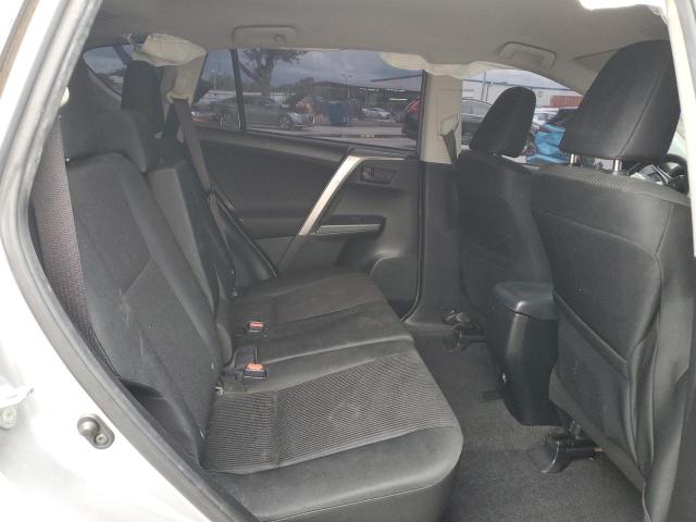 JTMZFREV5JJ160501 - 2018 TOYOTA RAV4 LE Plata foto 11