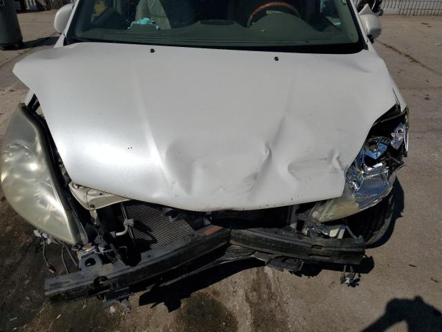 5TDZK22C59S230812 - 2009 TOYOTA SIENNA XLE WHITE photo 12