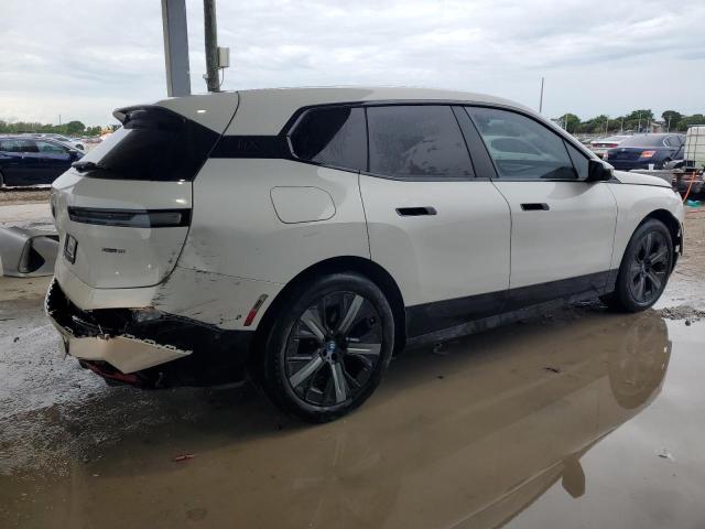 WB523CF04RCN04826 - 2024 BMW IX XDRIVE50 WHITE photo 3