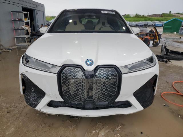WB523CF04RCN04826 - 2024 BMW IX XDRIVE50 WHITE photo 5