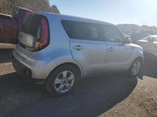 KNDJN2A2XJ7582215 - 2018 KIA SOUL SILVER photo 3