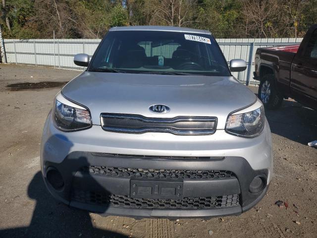 KNDJN2A2XJ7582215 - 2018 KIA SOUL SILVER photo 5