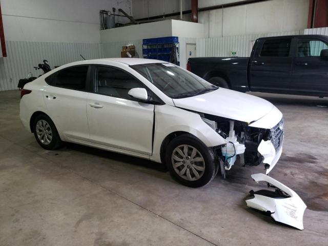 3KPC24A35JE006750 - 2018 HYUNDAI ACCENT SE WHITE photo 4