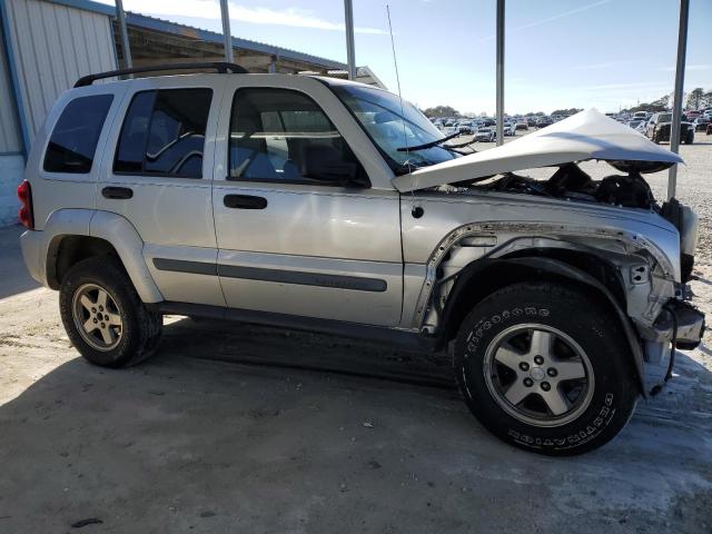 1J4GL38K35W643938 - 2005 JEEP LIBERTY RENEGADE SILVER photo 4