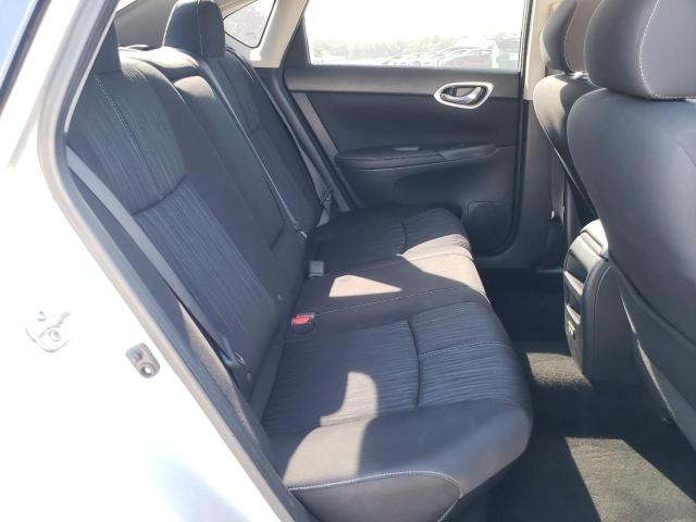 3N1AB7AP0JL618977 - 2018 NISSAN SENTRA S 银色 照片 10