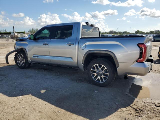 5TFMA5AB0NX015060 - 2022 TOYOTA TUNDRA CREWMAX PLATINUM Plata foto 2