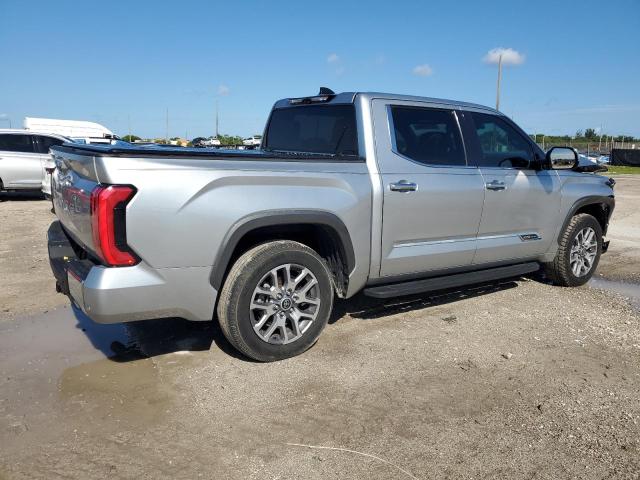 5TFMA5AB0NX015060 - 2022 TOYOTA TUNDRA CREWMAX PLATINUM Plata foto 3