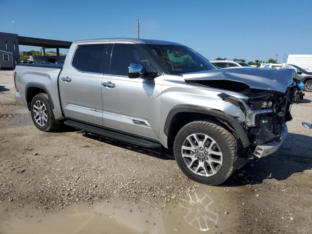 5TFMA5AB0NX015060 - 2022 TOYOTA TUNDRA CREWMAX PLATINUM Plata foto 4