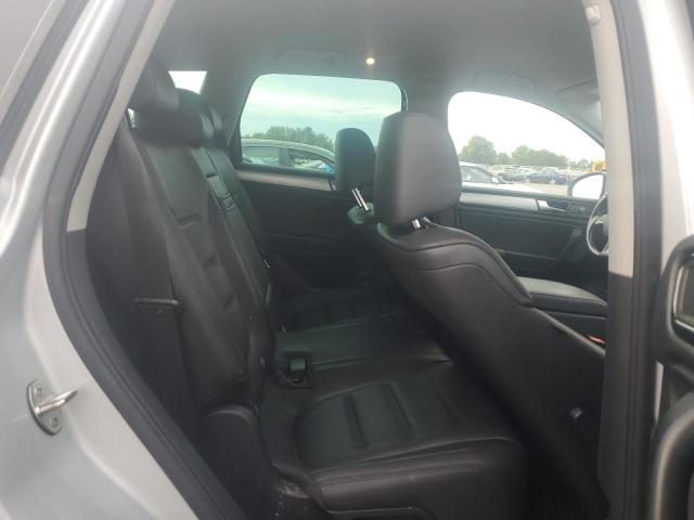 WVGEF9BP2CD008709 - 2012 VOLKSWAGEN TOUAREG V6 GRAY photo 11