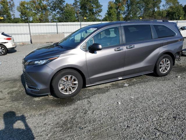 2022 TOYOTA SIENNA XLE, 