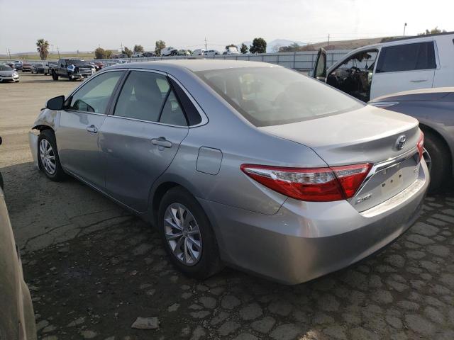 4T4BF1FKXFR466558 - 2015 TOYOTA CAMRY LE SILVER photo 2