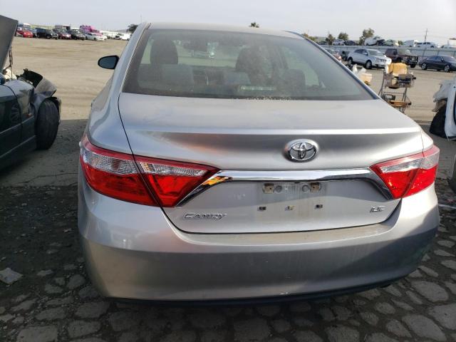 4T4BF1FKXFR466558 - 2015 TOYOTA CAMRY LE SILVER photo 6