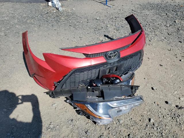 5YFEPMAE0MP194625 - 2021 TOYOTA COROLLA LE RED photo 12