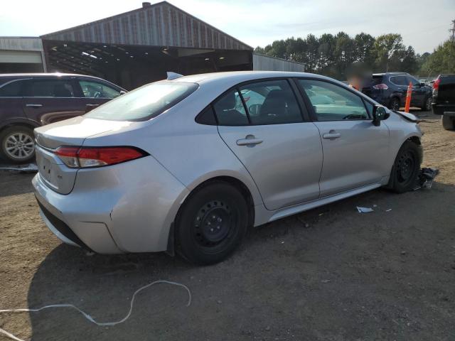 5YFEPRAE2LP122627 - 2020 TOYOTA COROLLA LE SILVER photo 3