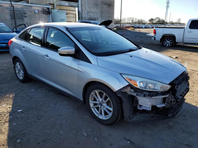 1FADP3F22HL252551 - 2017 FORD FOCUS SE SILVER photo 4