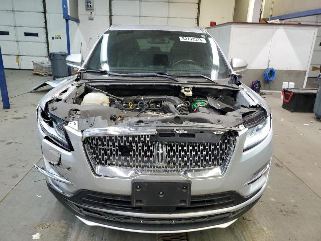 5LMCJ2D98KUL42928 - 2019 LINCOLN MKC SELECT SILVER photo 5