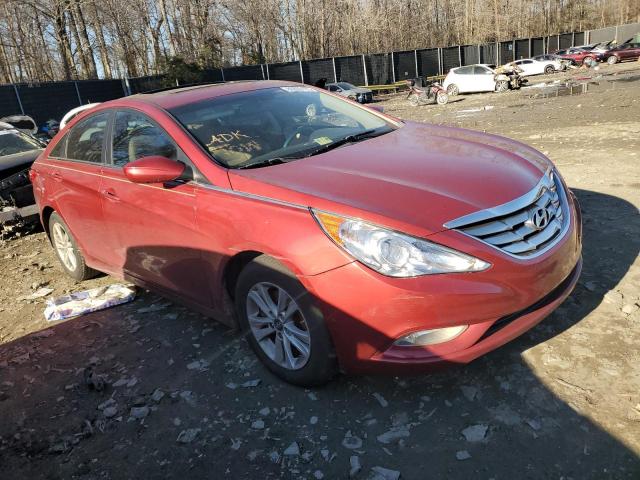 5NPEB4AC2DH563947 - 2013 HYUNDAI SONATA GLS RED photo 4