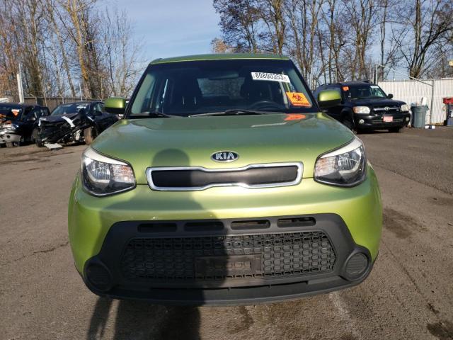 KNDJN2A2XF7773060 - 2015 KIA SOUL GREEN photo 5