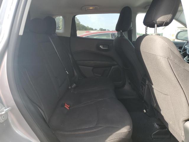 3C4NJDAB3JT256826 - 2018 JEEP COMPASS SPORT SILVER photo 11