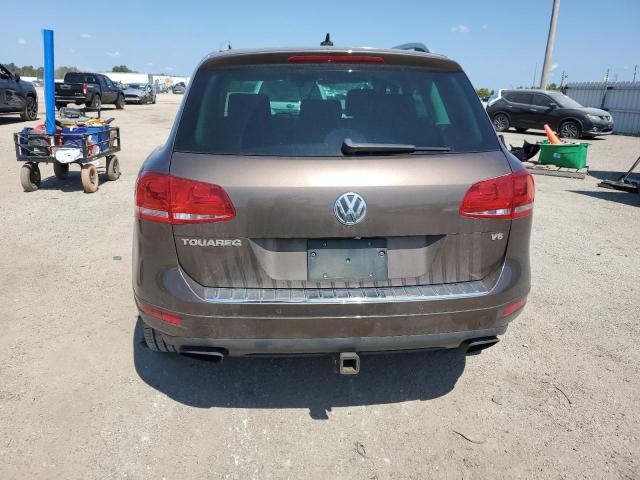 WVGEF9BPXDD000858 - 2013 VOLKSWAGEN TOUAREG V6 棕色 照片 6