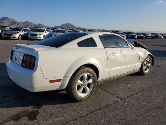 1ZVHT80N385163497 - 2008 FORD MUSTANG WHITE photo 3