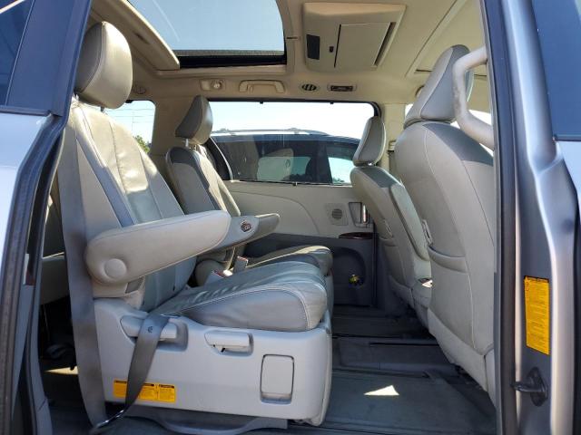 5TDDK3DC6DS068372 - 2013 TOYOTA SIENNA XLE GRAY photo 11