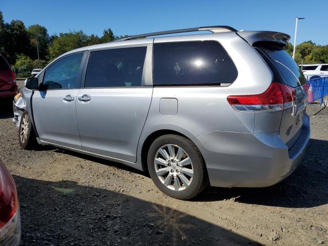 5TDDK3DC6DS068372 - 2013 TOYOTA SIENNA XLE GRAY photo 2