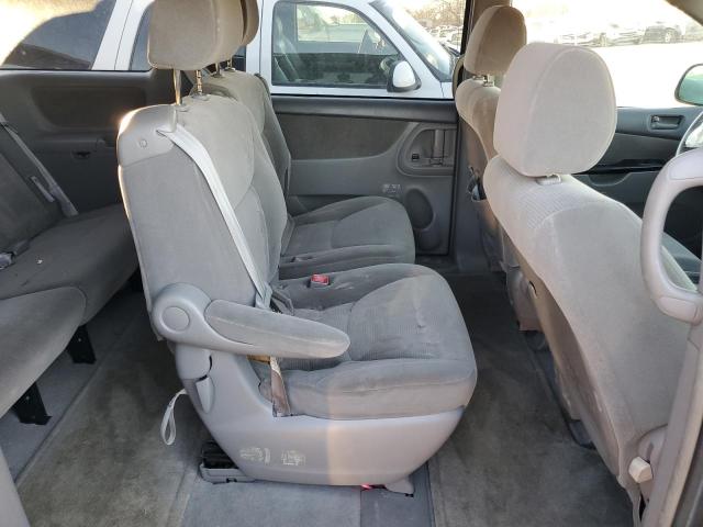 5TDZA23C34S000177 - 2004 TOYOTA SIENNA CE GRAY photo 11