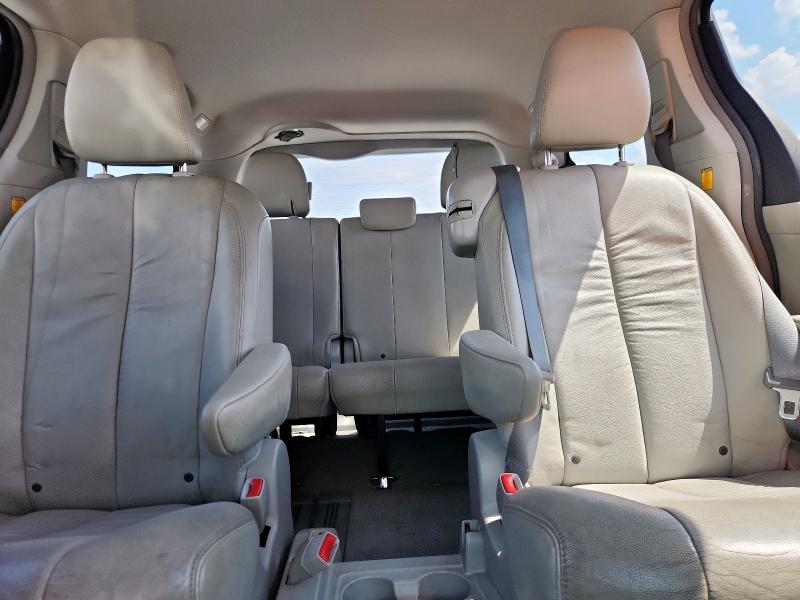 5TDYK3DC9CS236103 - 2012 TOYOTA SIENNA XLE GRAY photo 10