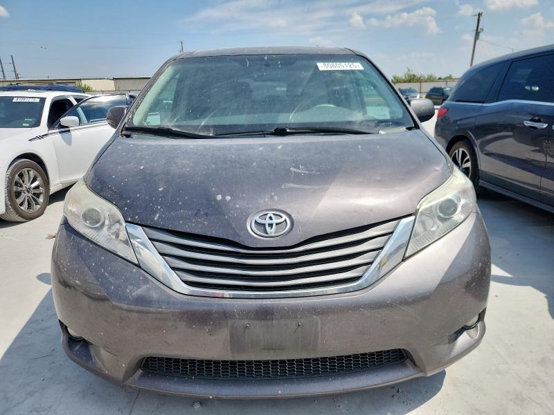 5TDYK3DC9CS236103 - 2012 TOYOTA SIENNA XLE GRAY photo 5
