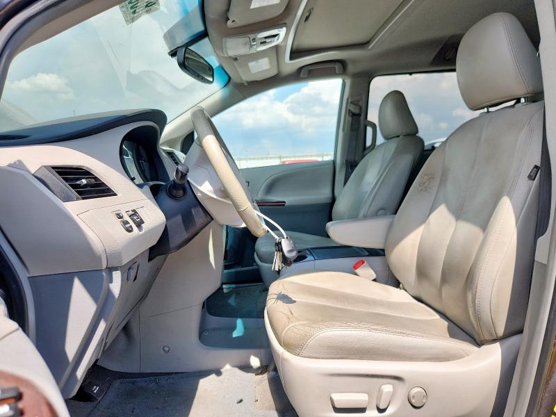 5TDYK3DC9CS236103 - 2012 TOYOTA SIENNA XLE GRAY photo 7