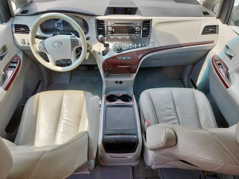 5TDYK3DC9CS236103 - 2012 TOYOTA SIENNA XLE GRAY photo 8