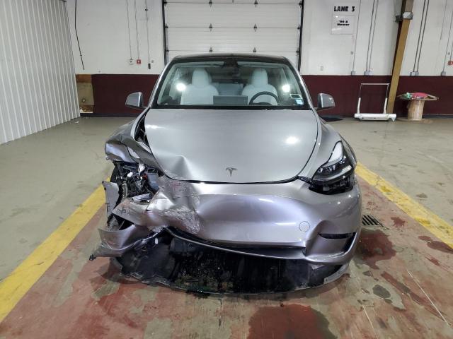 7SAYGAEEXSF225641 - 2025 TESLA MODEL Y GRAY photo 5