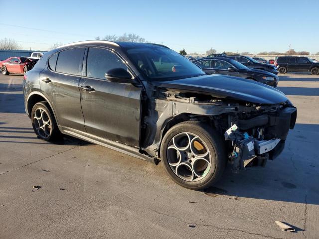 ZASFAKPN1J7B77192 - 2018 ALFA ROMEO STELVIO SPORT შავი ფოტო 4