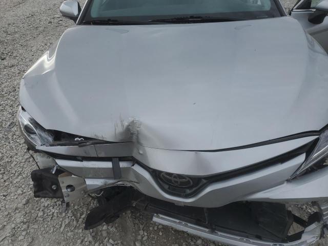 4T1B11HK7JU141087 - 2018 TOYOTA CAMRY L SILVER photo 11