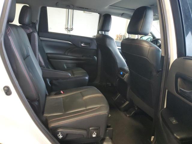 5TDJZRFHXKS609642 - 2019 TOYOTA HIGHLANDER SE WHITE photo 11