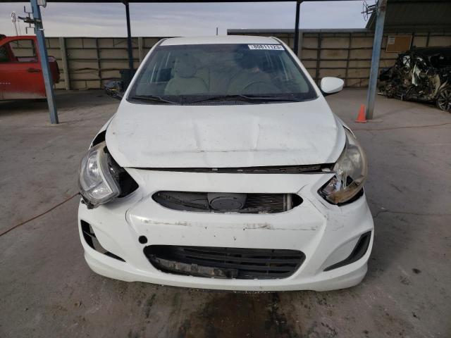 KMHCT5AEXHU313617 - 2017 HYUNDAI ACCENT SE WHITE photo 5