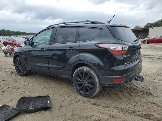 1FMCU9GD5JUA39333 - 2018 FORD ESCAPE SE შავი ფოტო 2