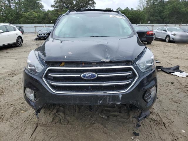 1FMCU9GD5JUA39333 - 2018 FORD ESCAPE SE შავი ფოტო 5