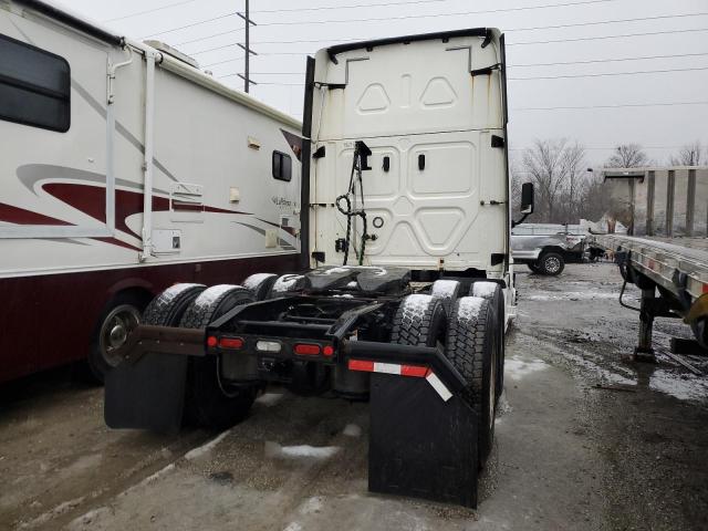 3AKJGLDR5JSJP9935 - 2018 FREIGHTLINER CASCADIA 1 WHITE photo 4