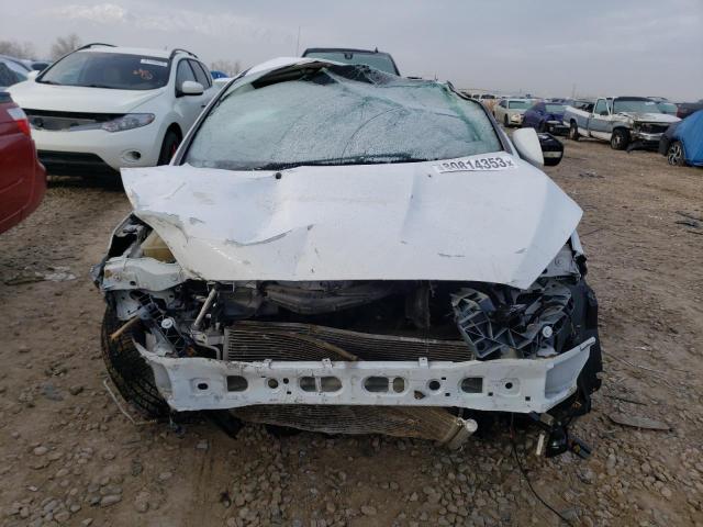 1FADP3F27HL263349 - 2017 FORD FOCUS SE WHITE photo 5