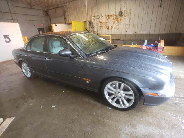 SAJWA73B44TG17228 - 2004 JAGUAR XJR S GRAY photo 4