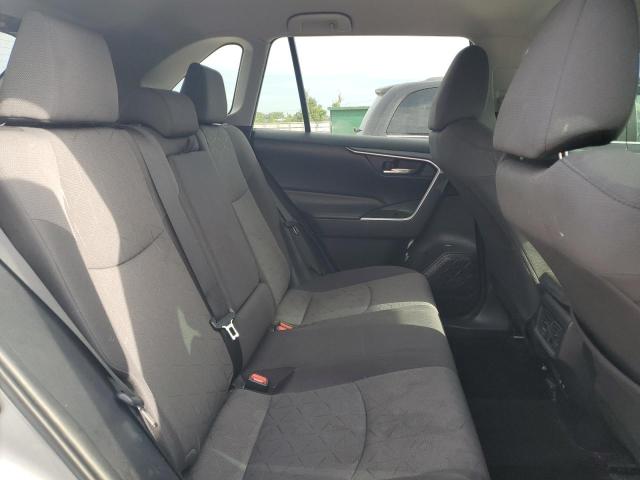 2T3P1RFV0MW151361 - 2021 TOYOTA RAV4 XLE 银色 照片 11