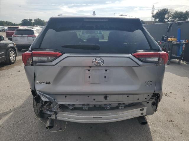 2T3P1RFV0MW151361 - 2021 TOYOTA RAV4 XLE 银色 照片 6