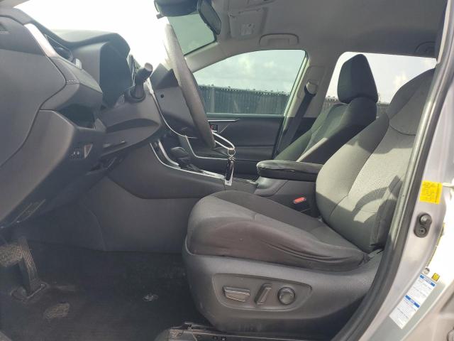 2T3P1RFV0MW151361 - 2021 TOYOTA RAV4 XLE 银色 照片 7