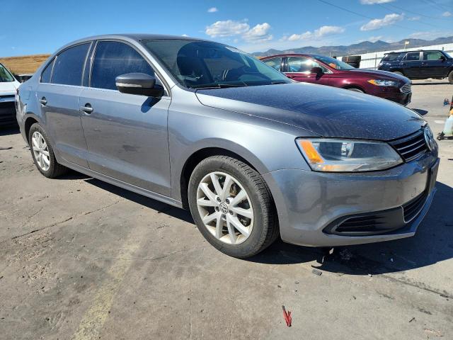 3VWDX7AJ4DM401581 - 2013 VOLKSWAGEN JETTA SE GRAY photo 4
