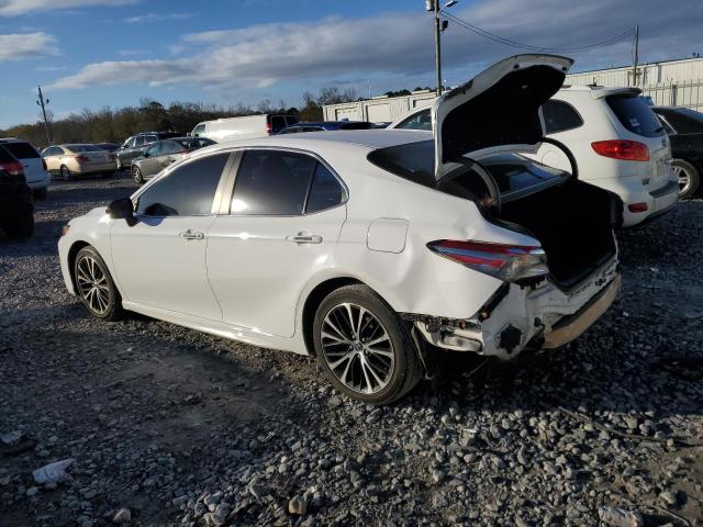 4T1B11HK1JU121059 - 2018 TOYOTA CAMRY L WHITE photo 2