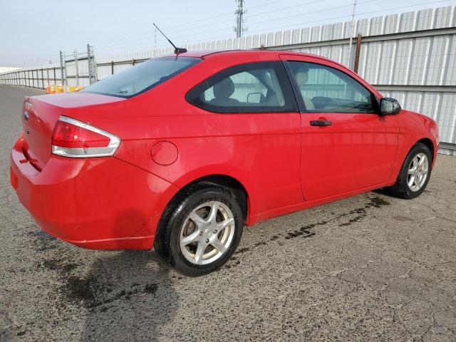 1FAHP32N38W221549 - 2008 FORD FOCUS S/SE RED photo 3