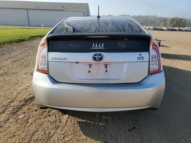 JTDKN3DUXD5552056 - 2013 TOYOTA PRIUS 银色 照片 6