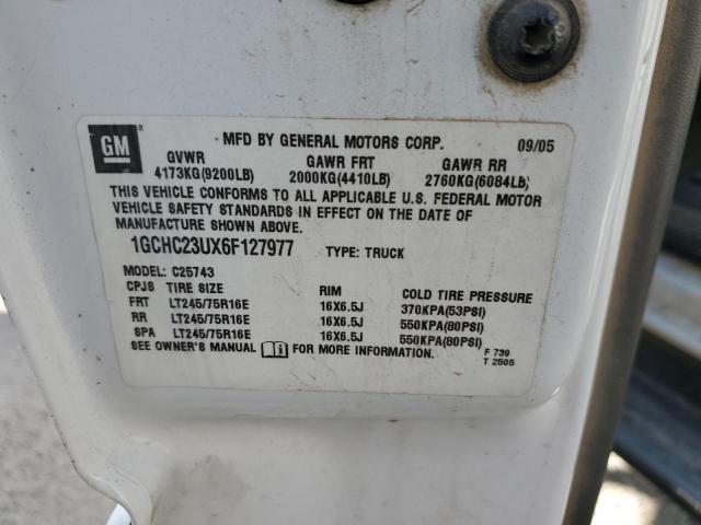 1GCHC23UX6F127977 - 2006 CHEVROLET SILVERADO C2500 HEAVY DUTY WHITE photo 12
